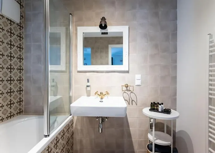 Neat 1br Duplex By Metro And Center By Hm *