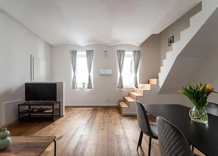 Neat 1br Duplex By Metro And Center By Hm